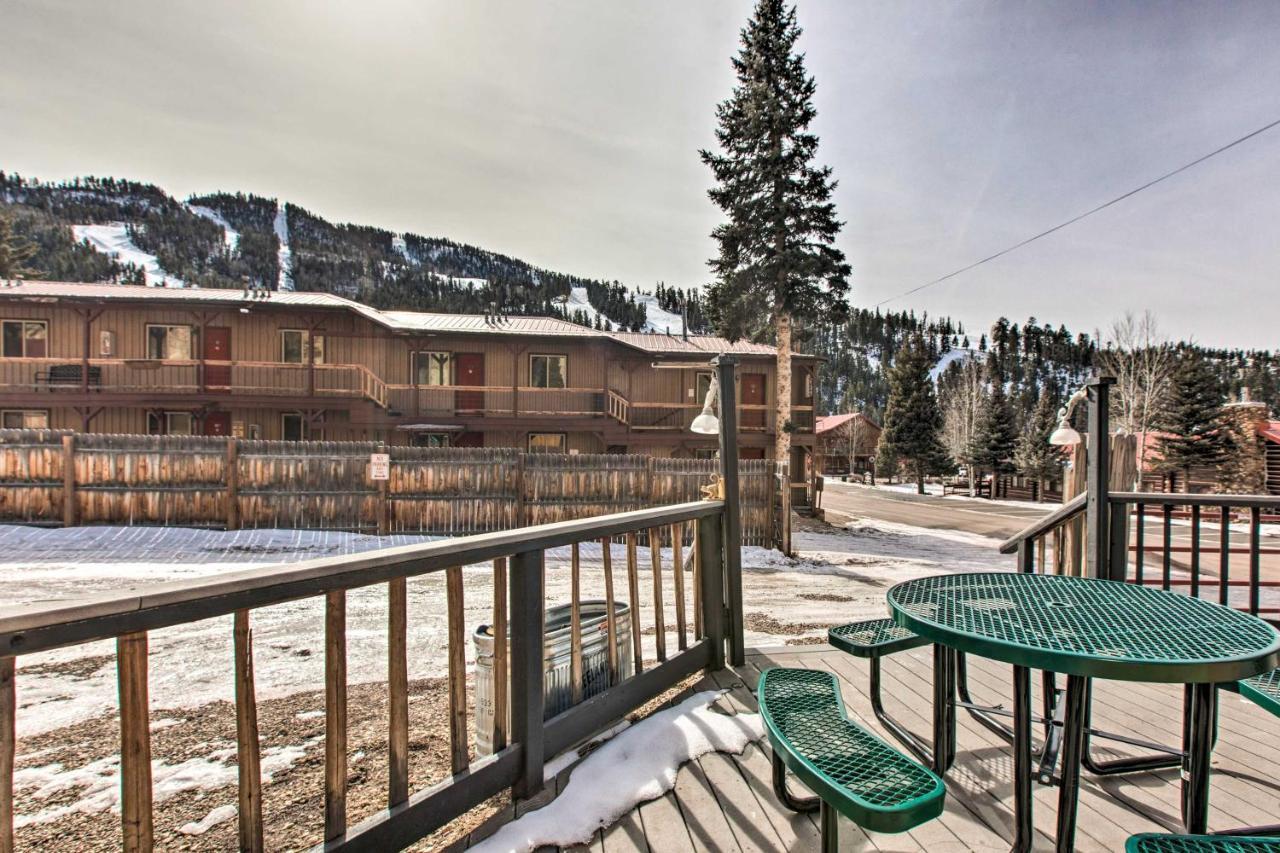 Cozy Red River Condo - Walk To Chair Lift! Екстериор снимка