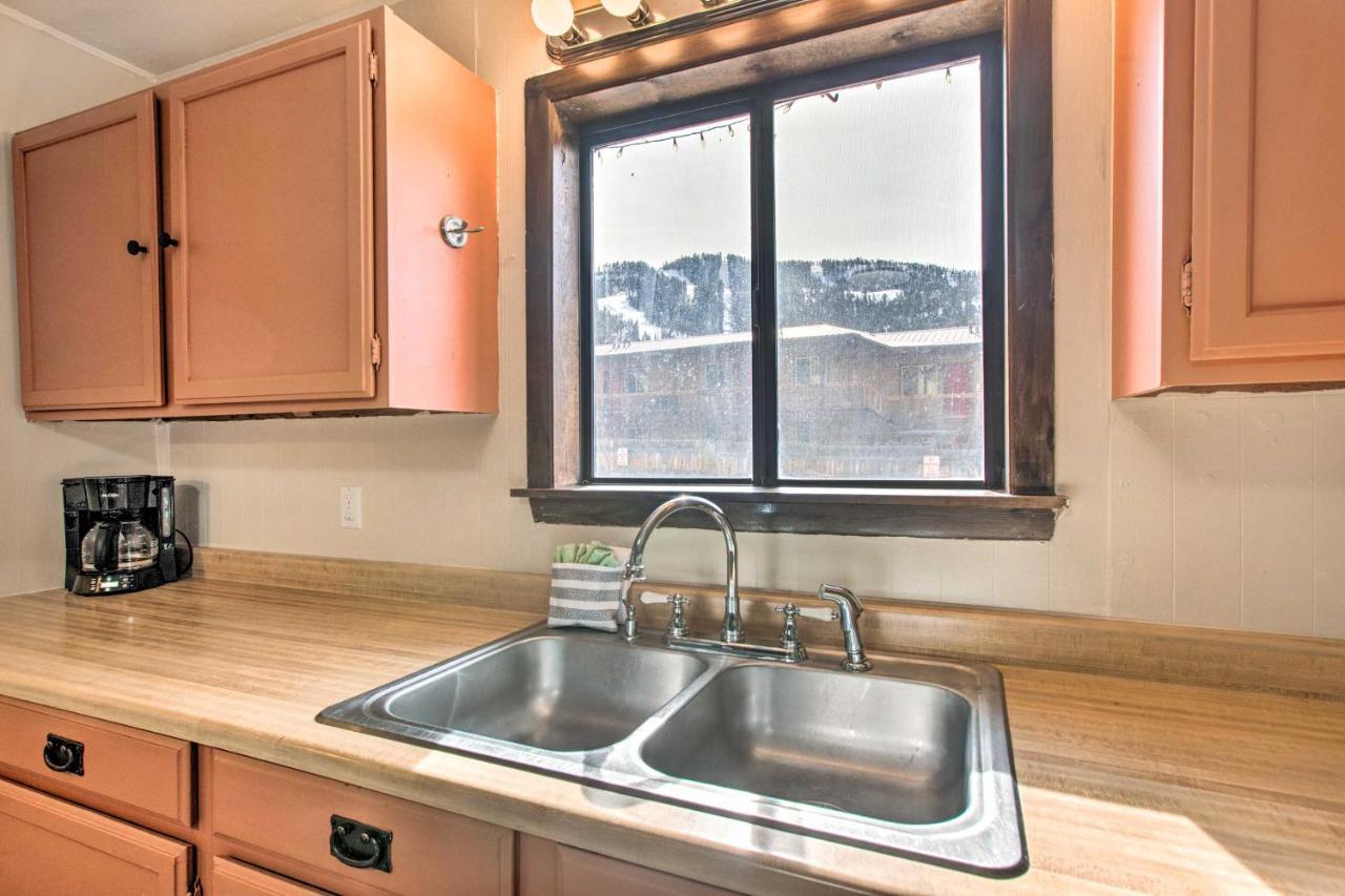 Cozy Red River Condo - Walk To Chair Lift! Екстериор снимка